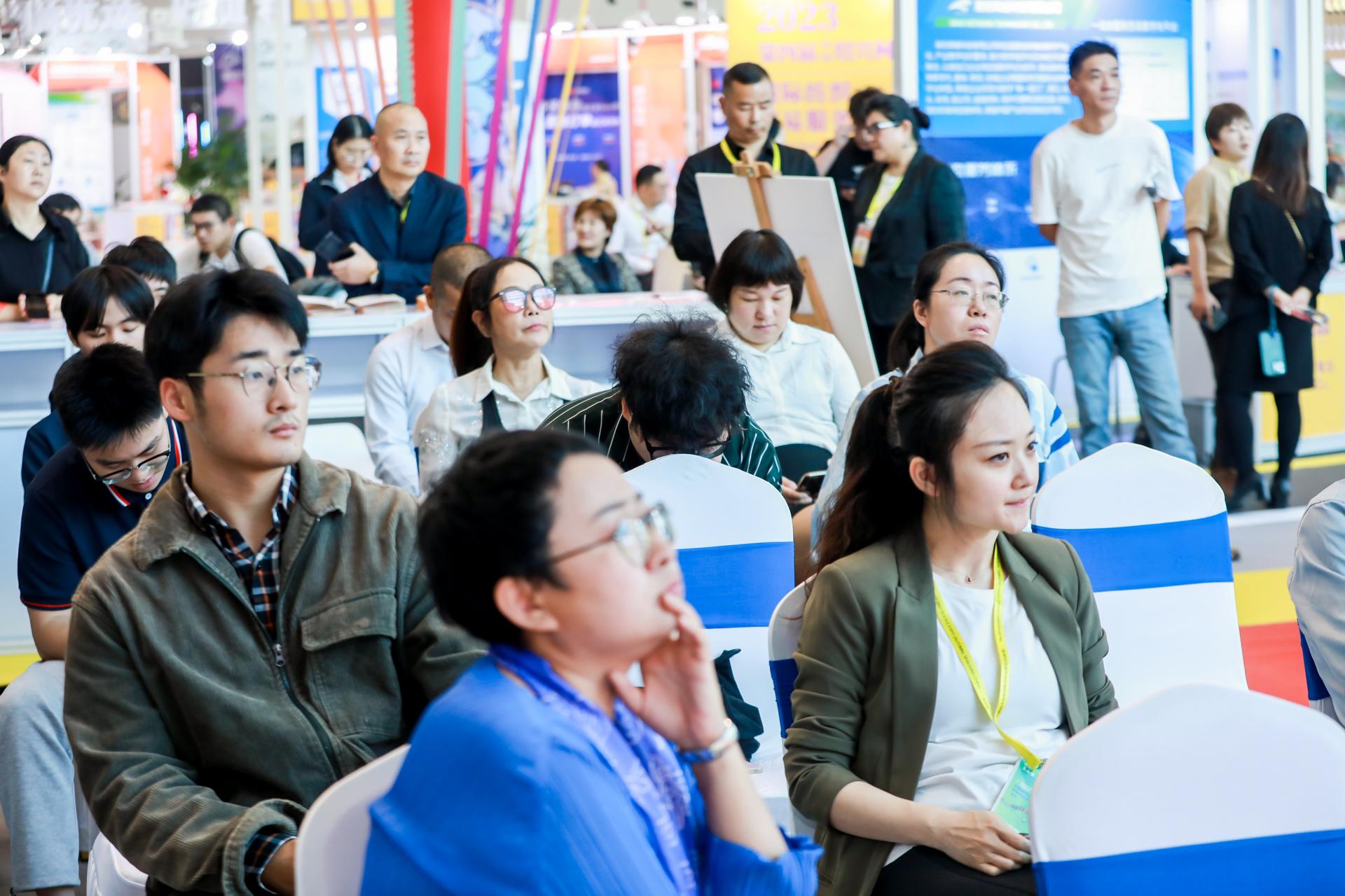 杭州美妆时尚展览展示摄影-2023第四届中国绍兴柯桥国际纺织贸易服务展览会【图片直播】-现场照片-18