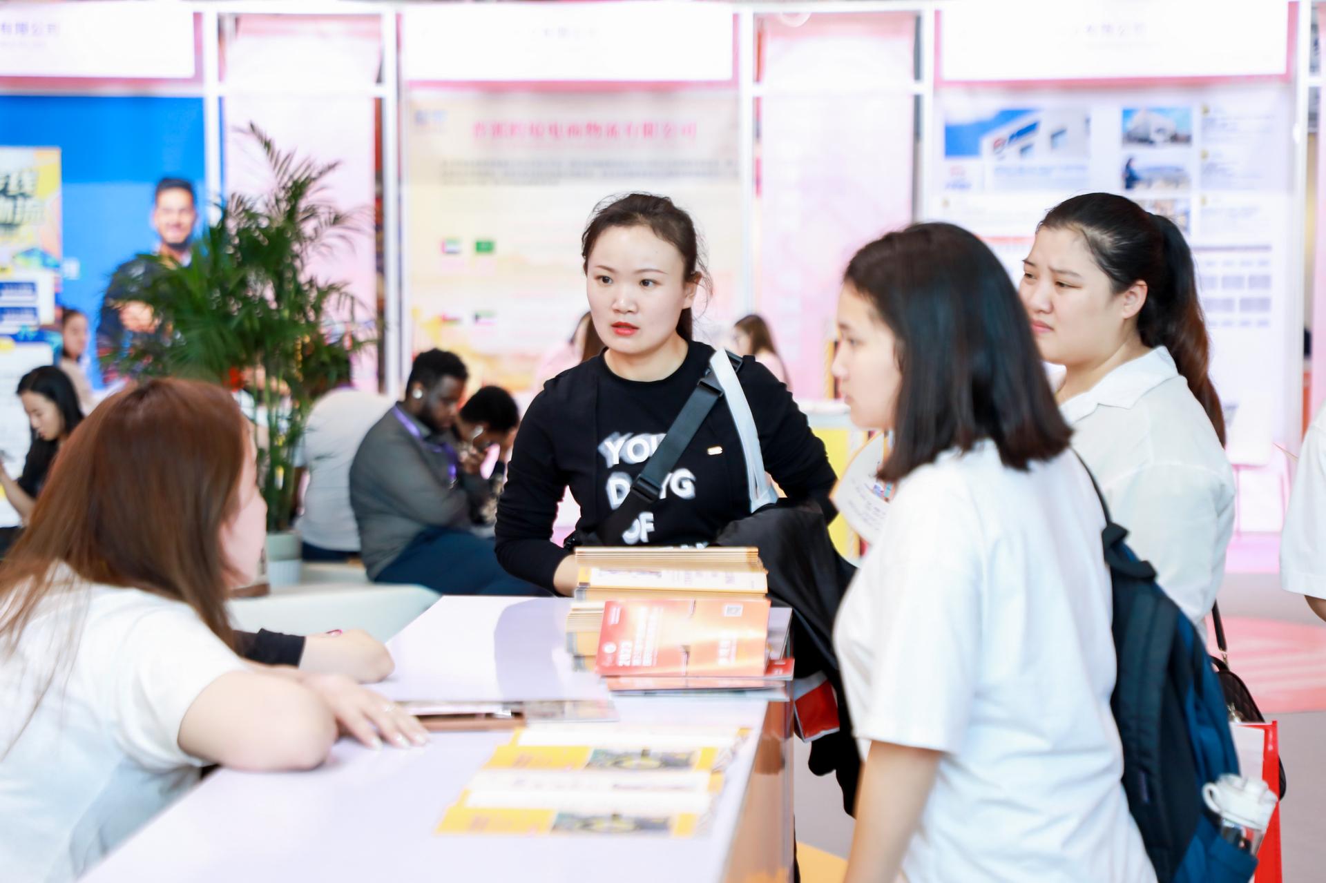 杭州美妆时尚展览展示摄影-2023第四届中国绍兴柯桥国际纺织贸易服务展览会【图片直播】-现场照片-9