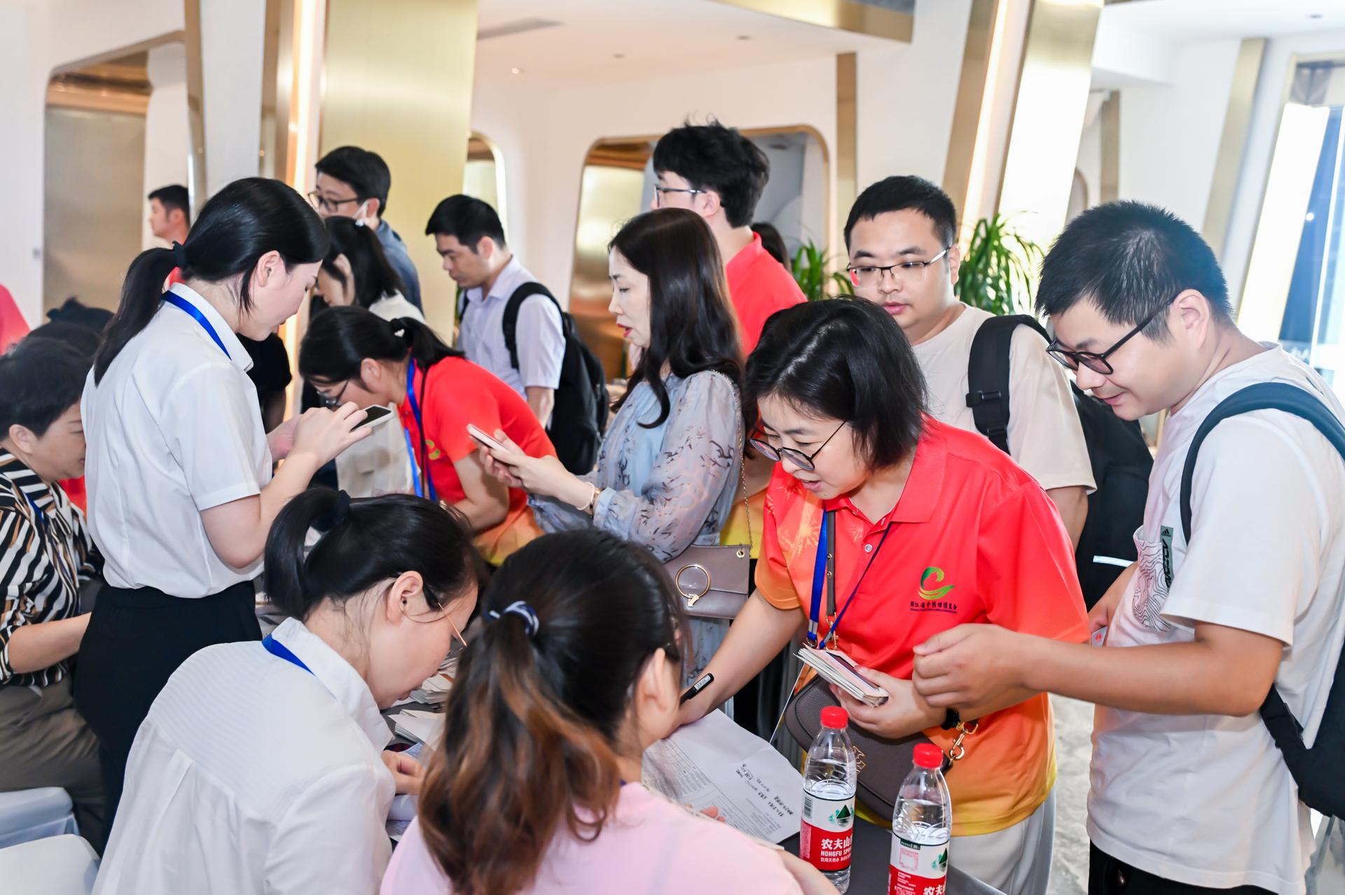 杭州医疗会议研讨摄影-2024年浙江省‘千方百剂’医疗机构制剂成果转化研讨会暨中药创新与成果转化培训班【图片直播】-现场照片-12