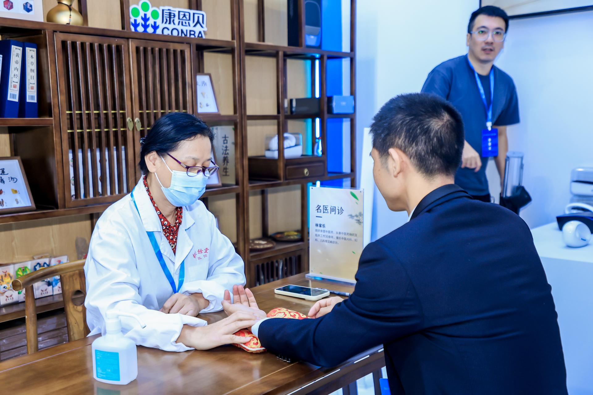 杭州医疗摄影-“医路匠心 健康同行”生物医药与医疗器械产业集群职工创新主题展馆【图片直播】-现场照片-8