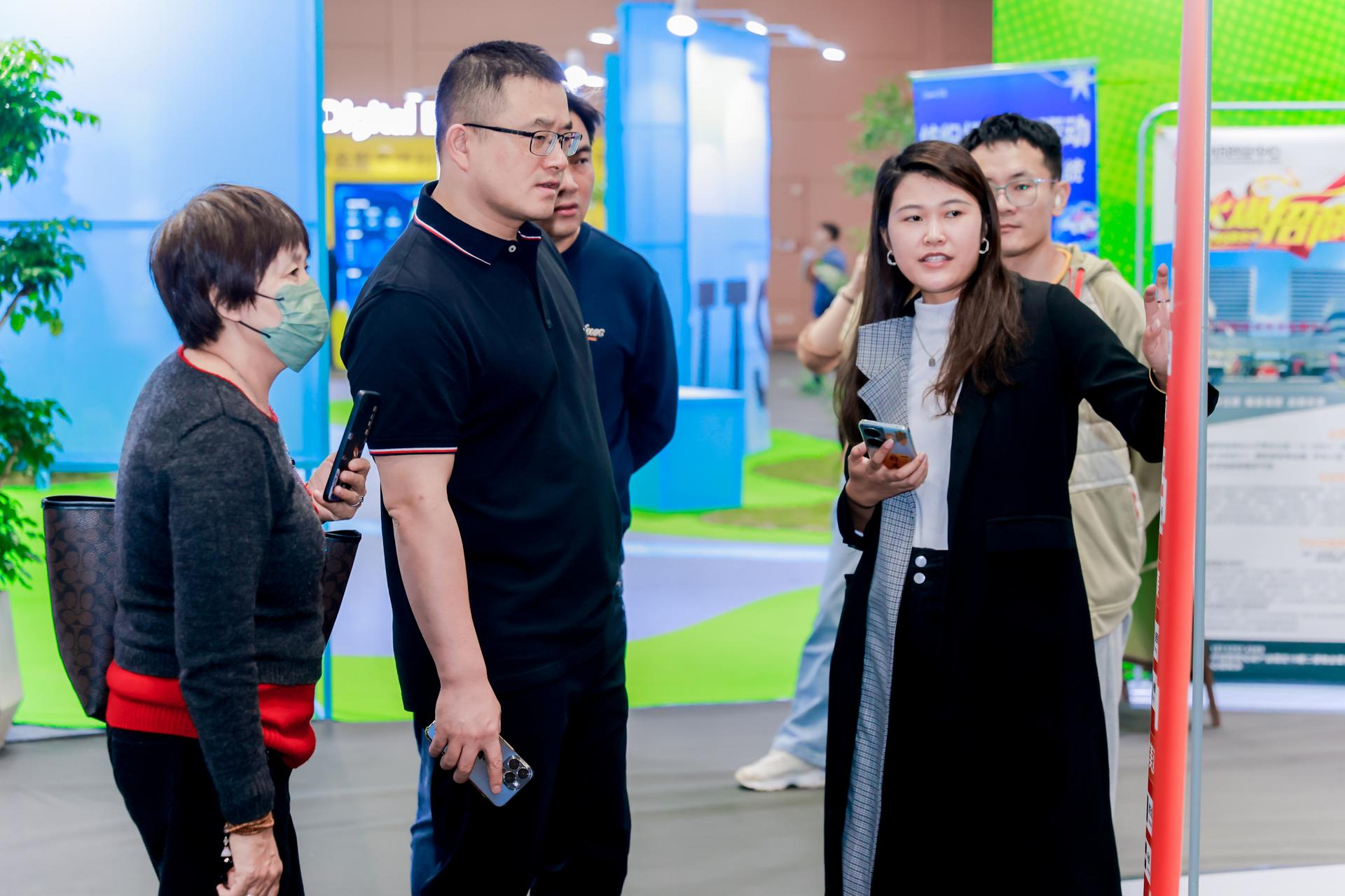 杭州美妆时尚展览展示摄影-2024 中国绍兴柯桥国际纺织贸易服务展览会【图片直播】-现场照片-11