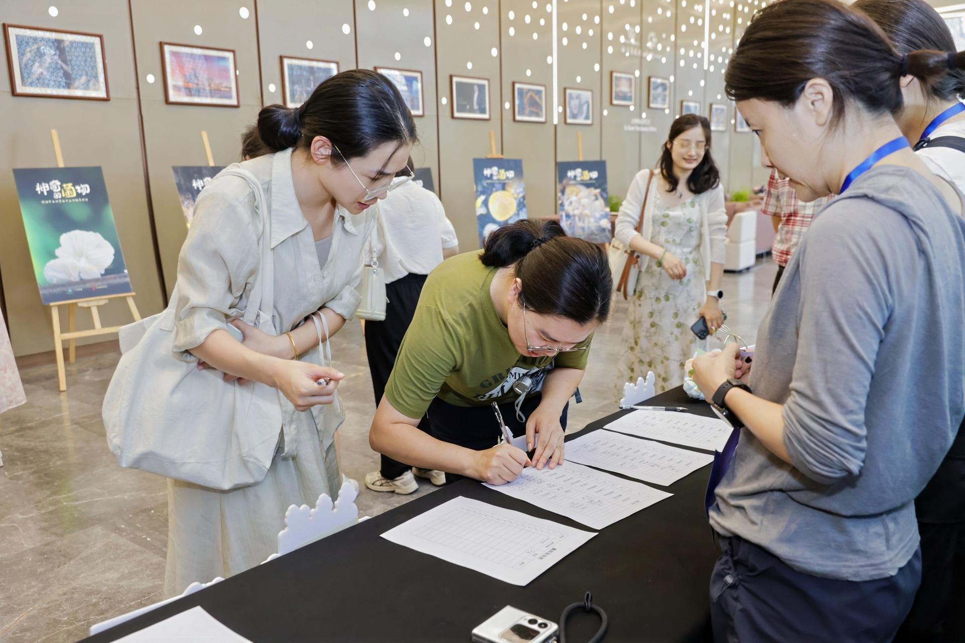 杭州会议摄影-践行“两山”二十载 共绘“都市新桃源，绿水青山就是金山银山”20周年主题宣讲活动【图片直播】-现场照片-8