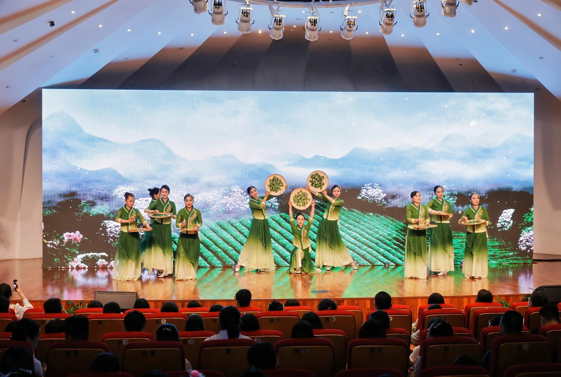 杭州会议摄影-践行“两山”二十载 共绘“都市新桃源，绿水青山就是金山银山”20周年主题宣讲活动【图片直播】-现场照片-20