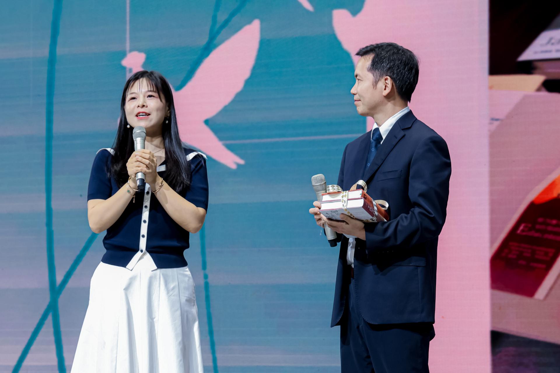 杭州会议摄影-杭州外国语学校剑桥国际高中2026届高三毕业典礼【图片直播】-现场照片-15
