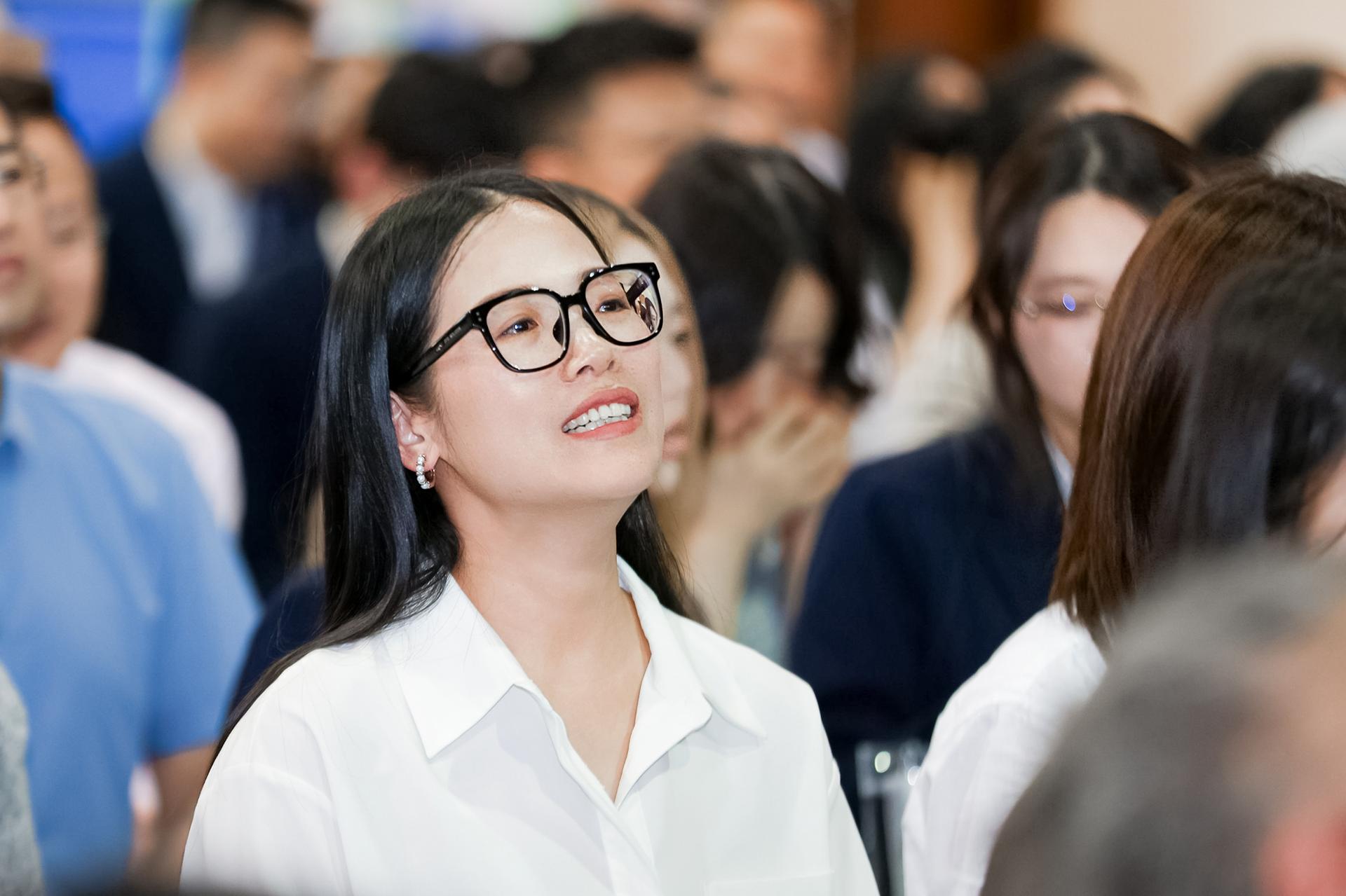 杭州会议摄影-杭州外国语学校剑桥国际高中2026届高三毕业典礼【图片直播】-现场照片-14