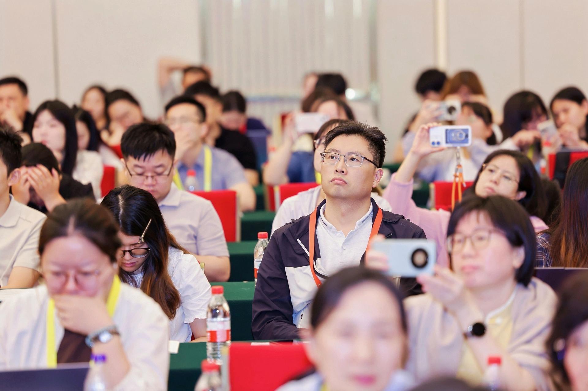 杭州会议摄影-2026老年病防控与健康会议-现场照片-3