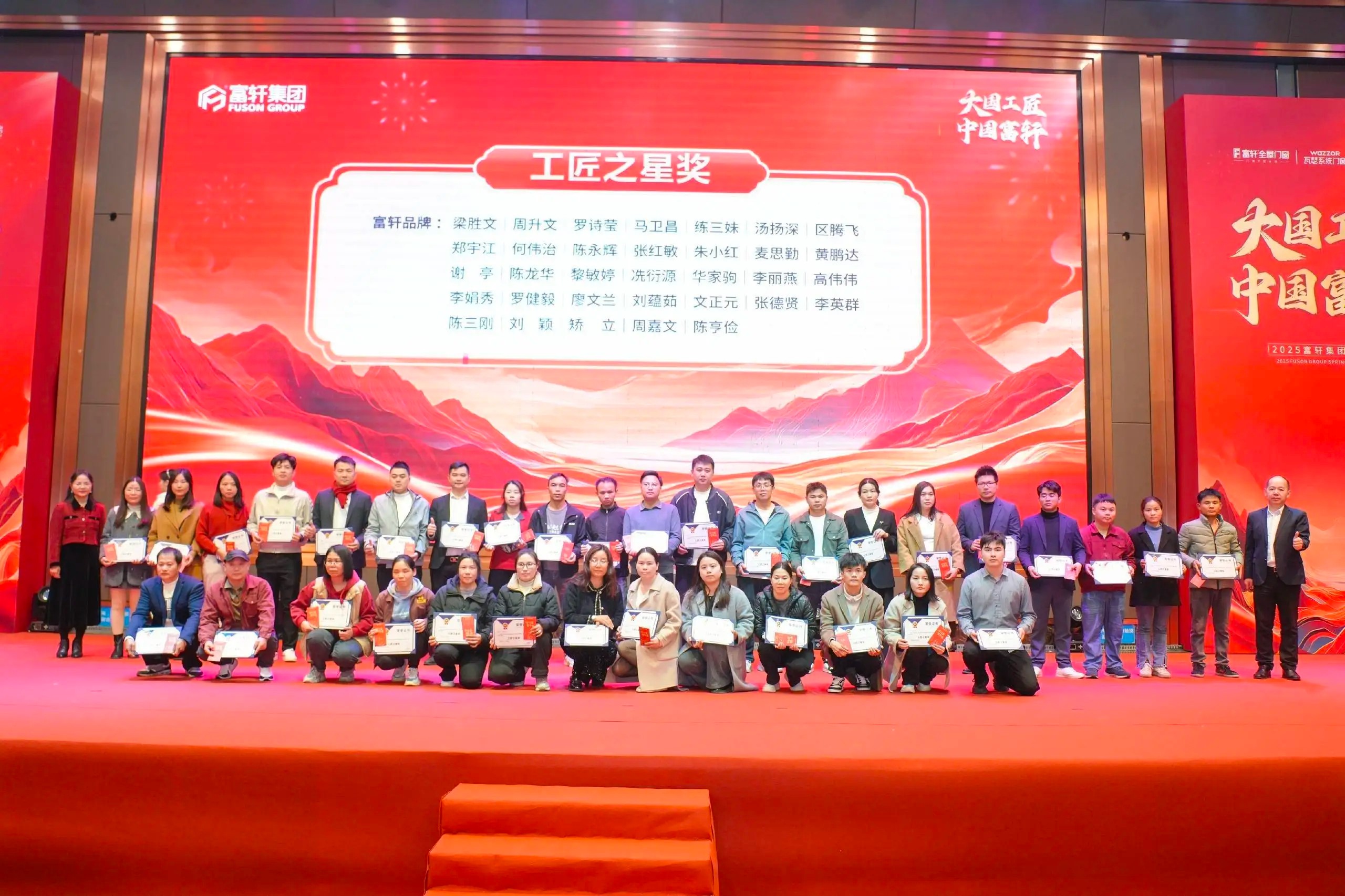 杭州会议颁奖授牌环节拍摄要点：避开反光遮挡，把高光时刻拍清楚