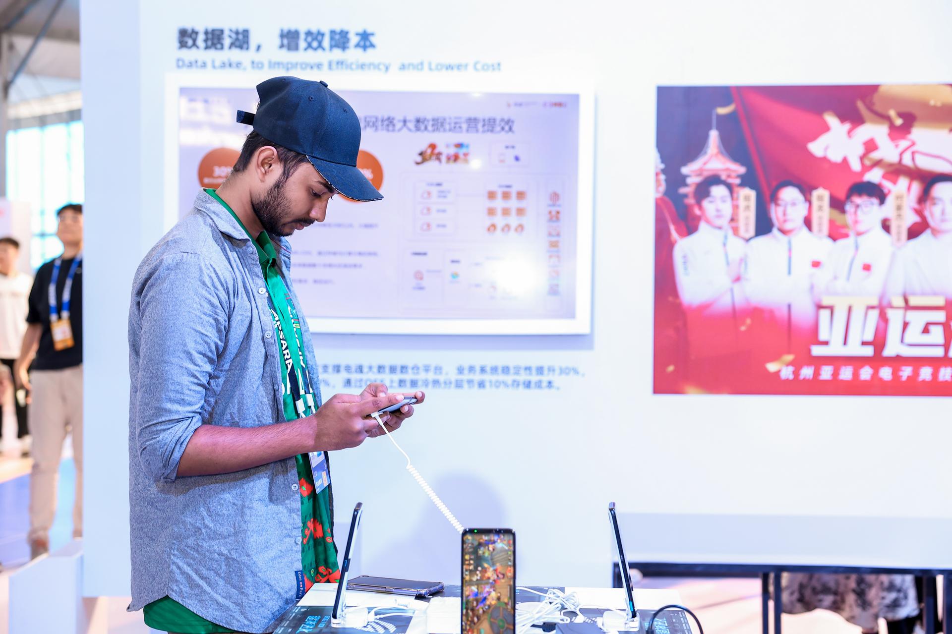 杭州会议研讨摄影-APSARA 云栖大会 计算，为了无法计算的价值|图片直播-现场照片-5