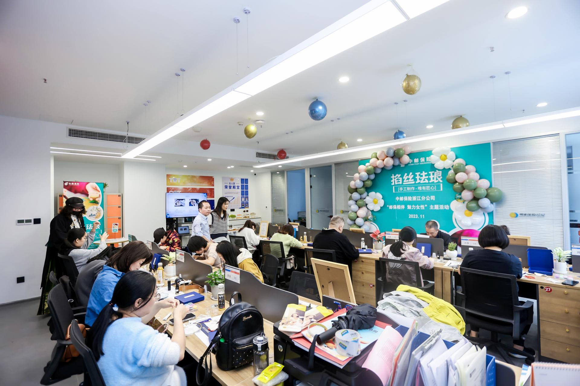 杭州金融摄影-【中邮保险浙江分公司“邮保相伴 魅力女性”主题活动之掐丝珐琅】|图片直播-现场照片-10